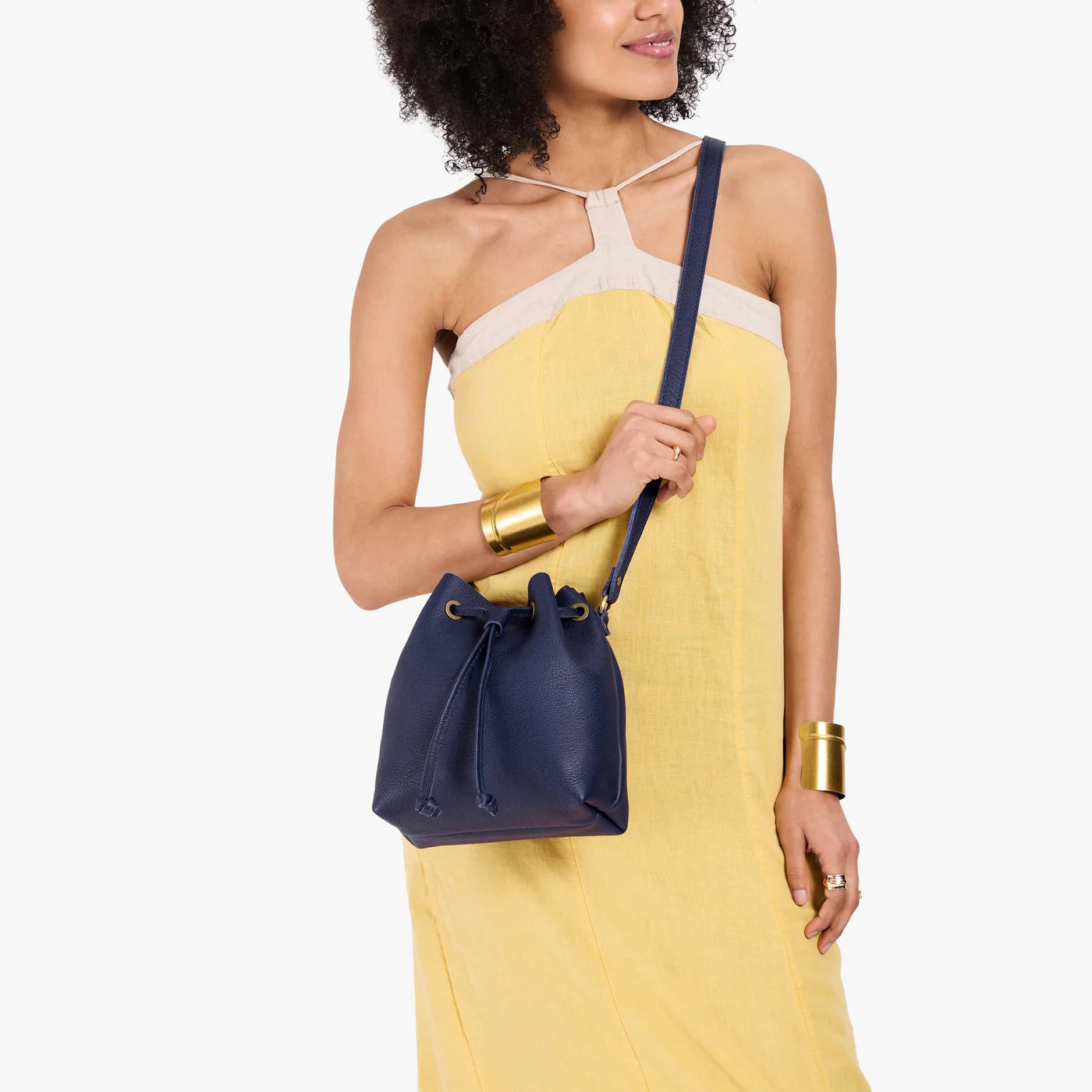 The Chic Bucket Bag – Effortless Style Everywhere