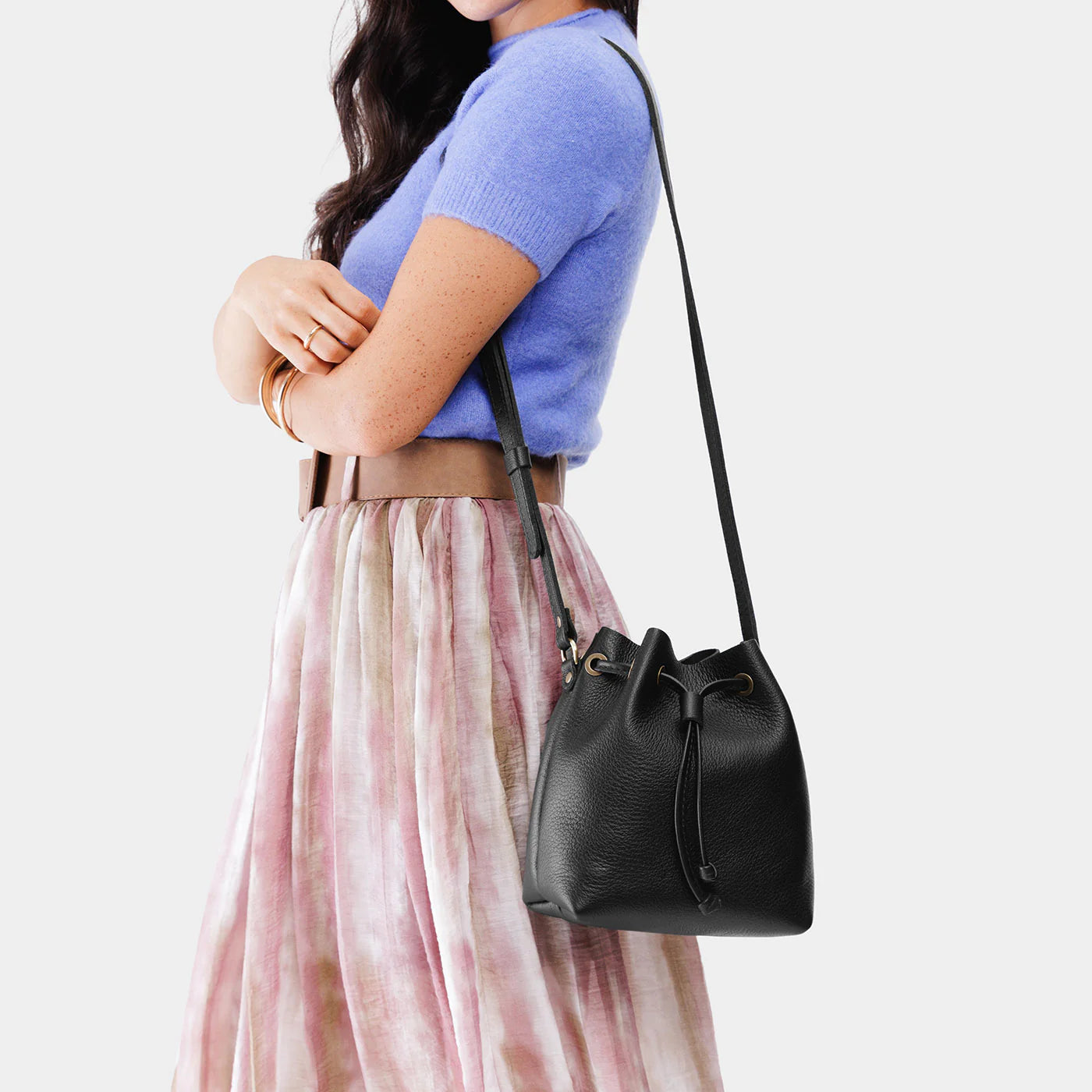 The Chic Bucket Bag – Effortless Style Everywhere