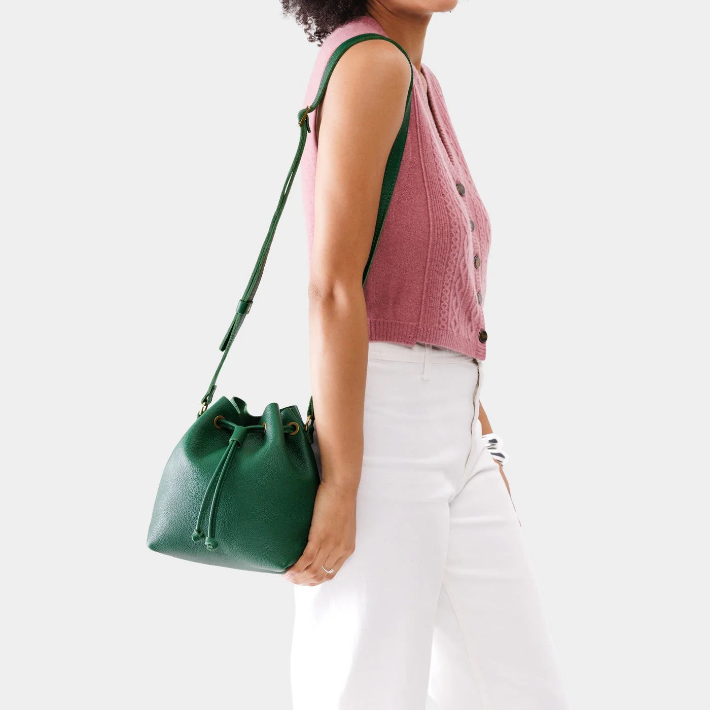 The Chic Bucket Bag – Effortless Style Everywhere